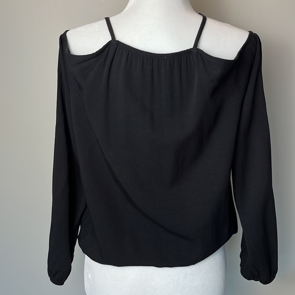Bershka V Neck Cold Shoulder Wrap Top - Picture 3 of 8